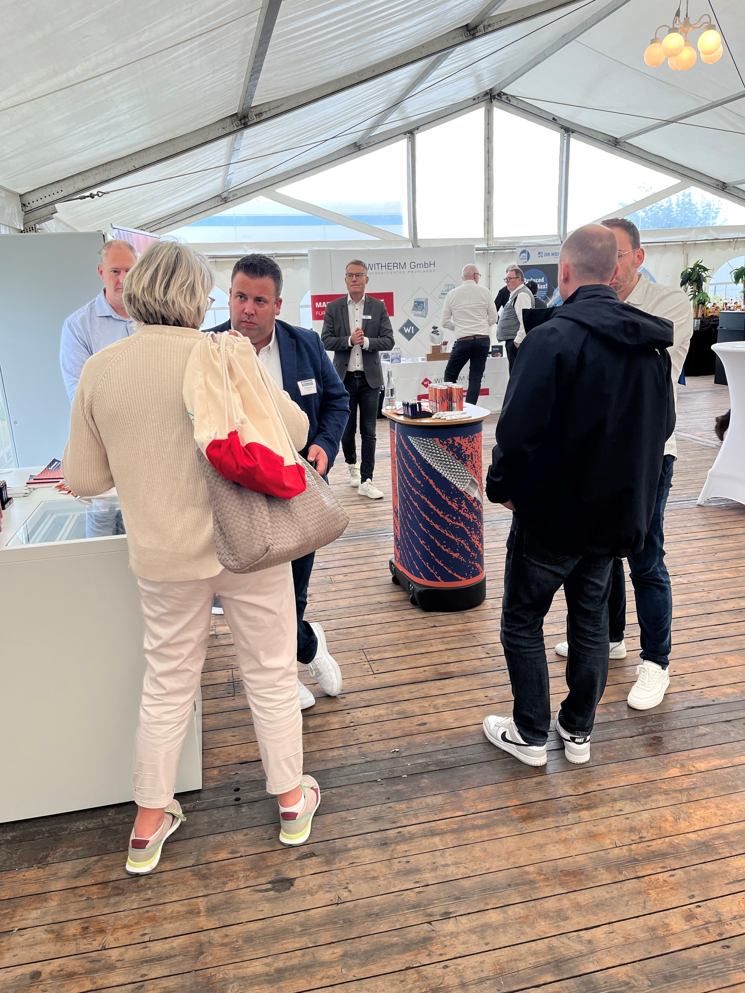 Gäste an unserm Messestand bei der zweiten Hausmesse Clinical Solutions.