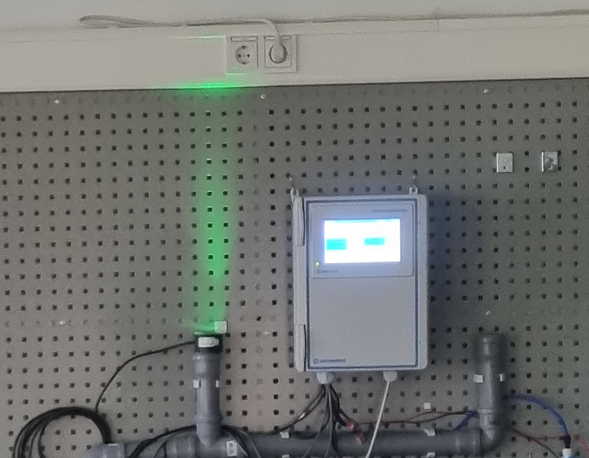 N-LF420 0-50µS Leitfähigkeitsmessgerät mit 4-20mA Ausgang, LED Anzeige nach Wunsch und 3/4 Zoll Einschraubgewinde, grüne LED leuchtet, POM Gehäuse, Acrylglas Vision-Panel