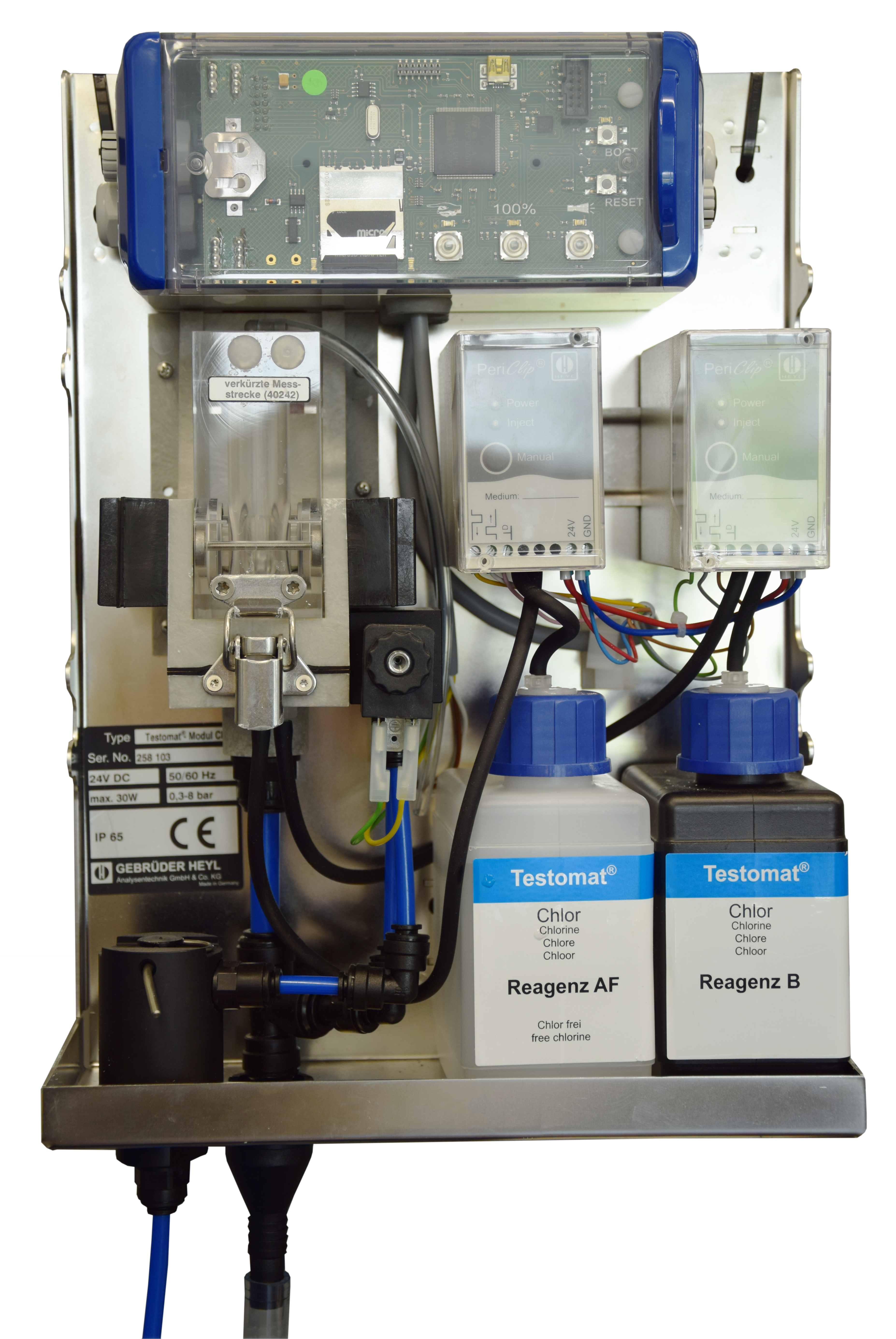 Testomat LAB CL, front view of the open device, total chlorine and free chlorine measurement