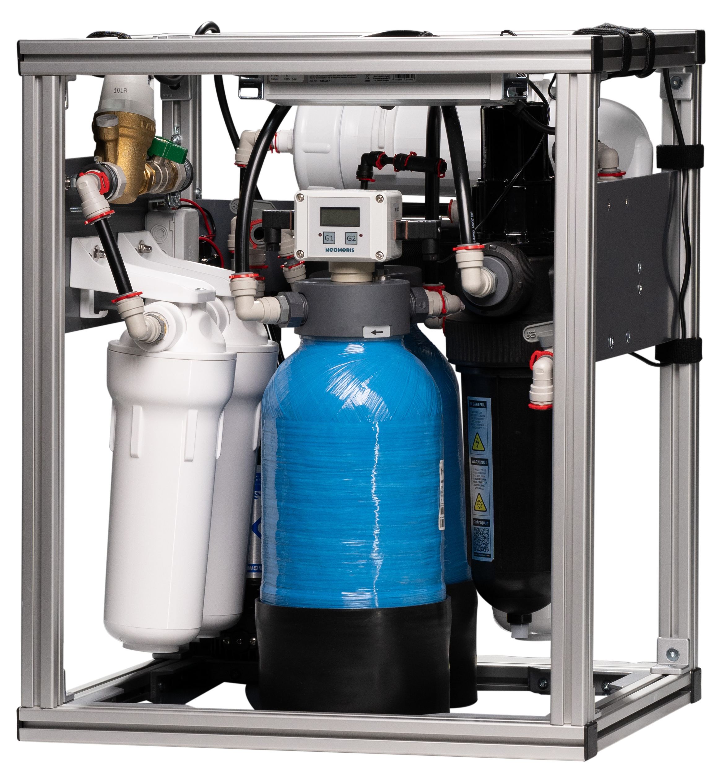 NeoPureMini Mehrstufiges-Diluat-Untertisch-System seitliche Ansicht, Rahmengestell, mehrstufige Wasseraufbereitungskomponenten, Dosierflasche montiert, praxisgerechte Anschlusskonfiguration, Untertisch-Innovation