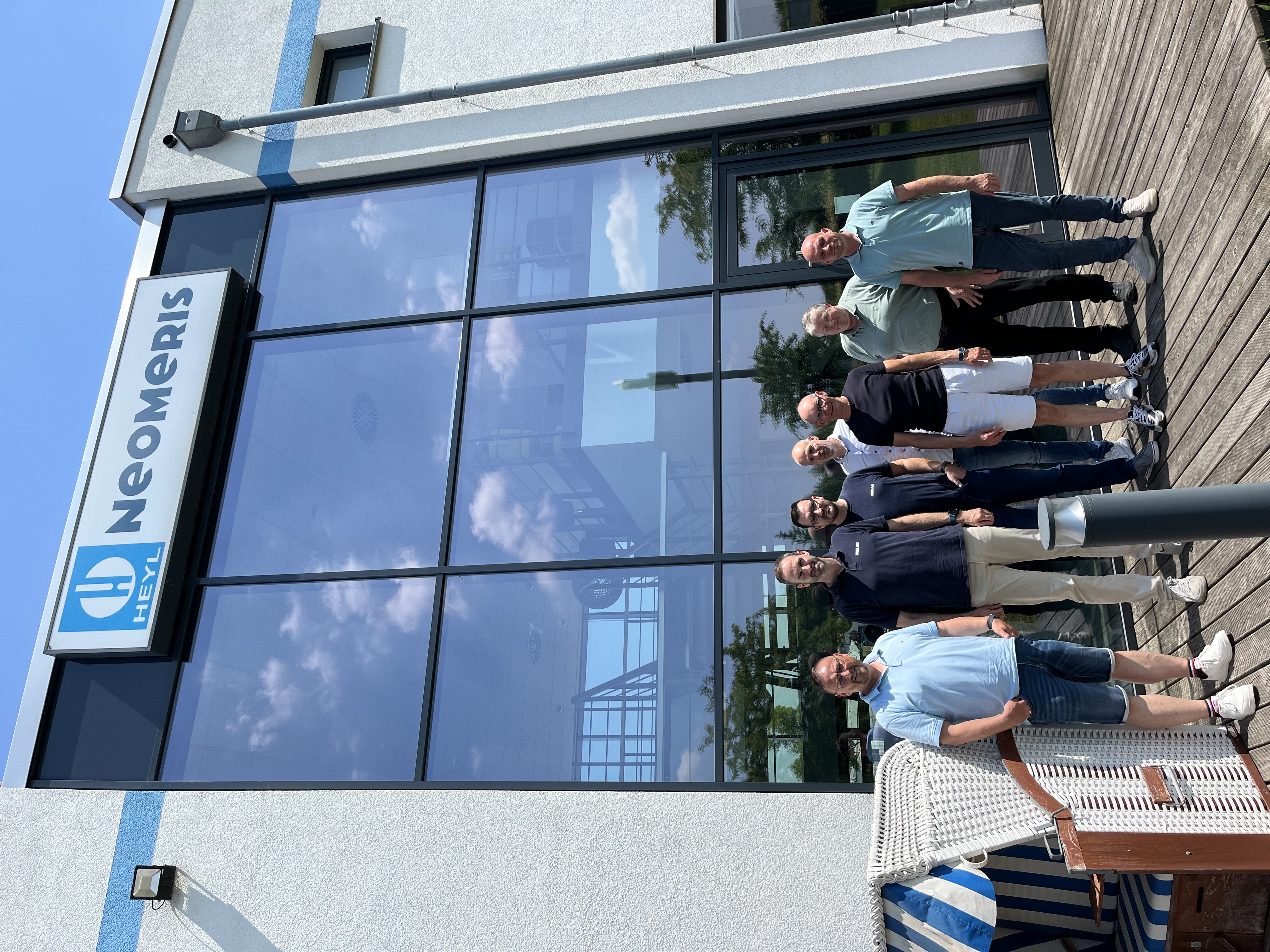 Gruppenbild der Teilnehmer. Hausinterne Vertriebsschulung technische Wasseraufbereitung und Anlagentechnik im ambulanten Bereich für unsere Mitarbeiter und der Mitarbeiter von Melag Medizintechnik.